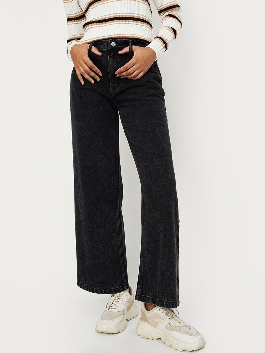 

MAX ALAYA F x URB_N Women Washed Wide Leg Jeans, Black