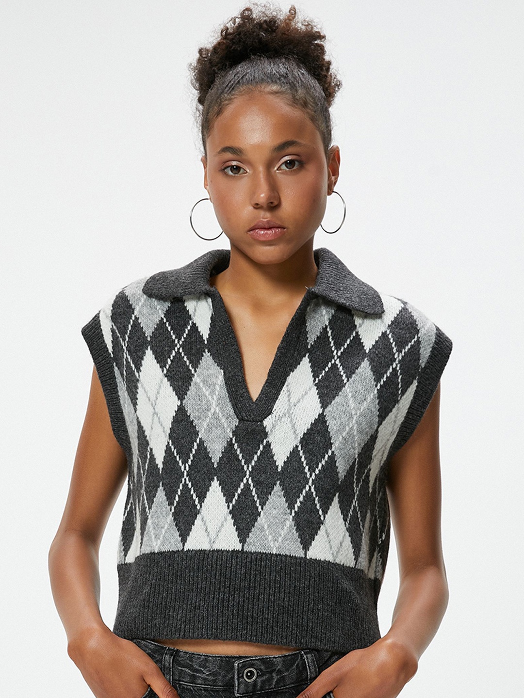 

Koton Argyle Printed Mock Collar Sleeveless Sweater Vest, Grey