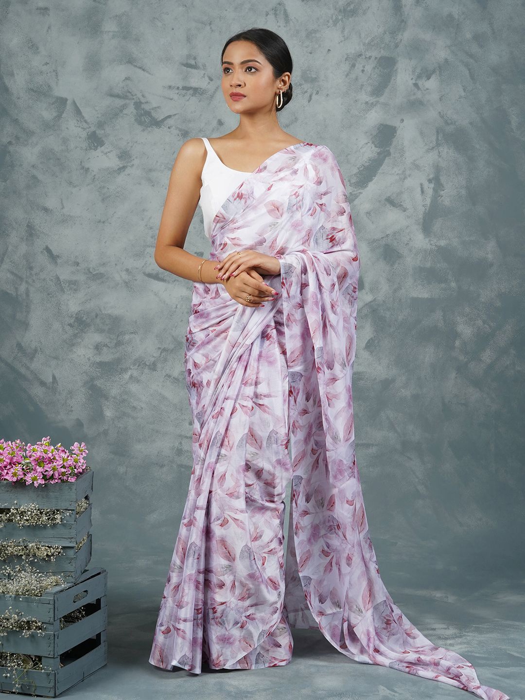 

TEEJH Floral Printed Saree With Blouse Piece, White