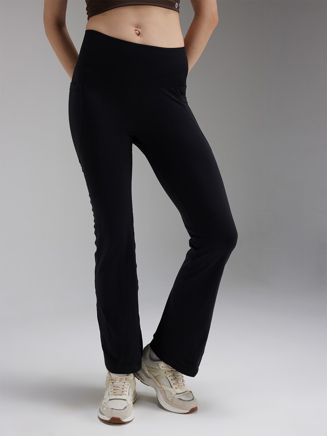 

Cava Black Sculpt 2.0 Flare Leggings