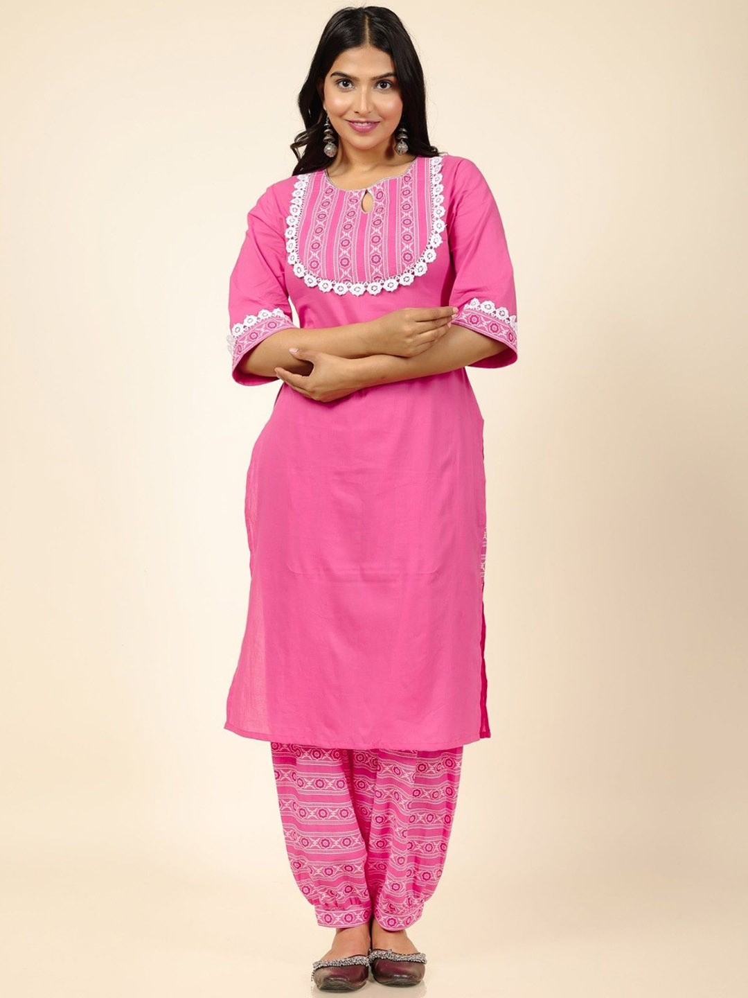 

Aramya Floral Yoke Design Thread Work Keyhole Neck Cotton Straight Kurta, Pink