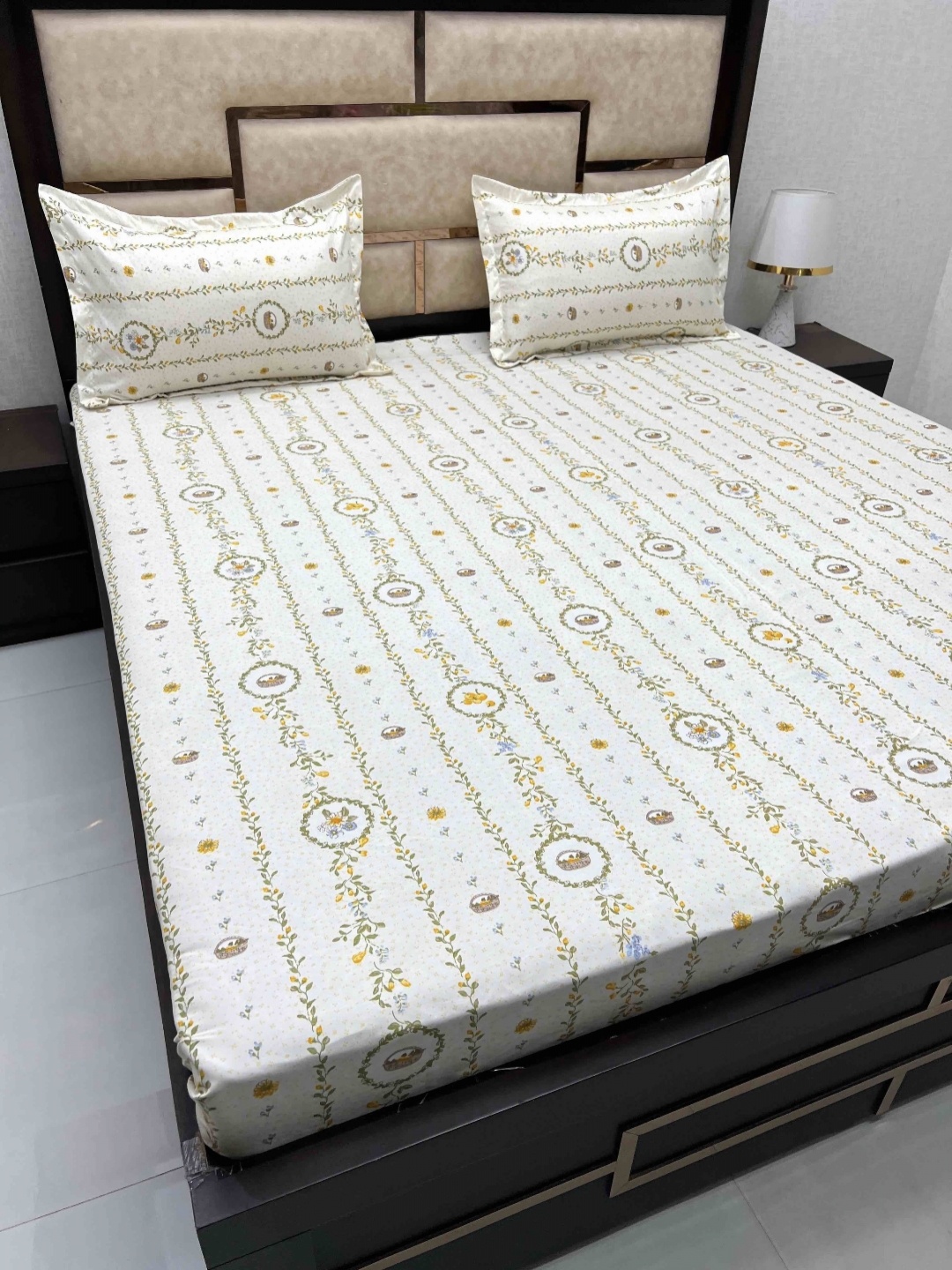 

Pure Decor Queen Size Double Bed Bedsheet With 2 Pillow Covers 2.28m X 2.54m, White