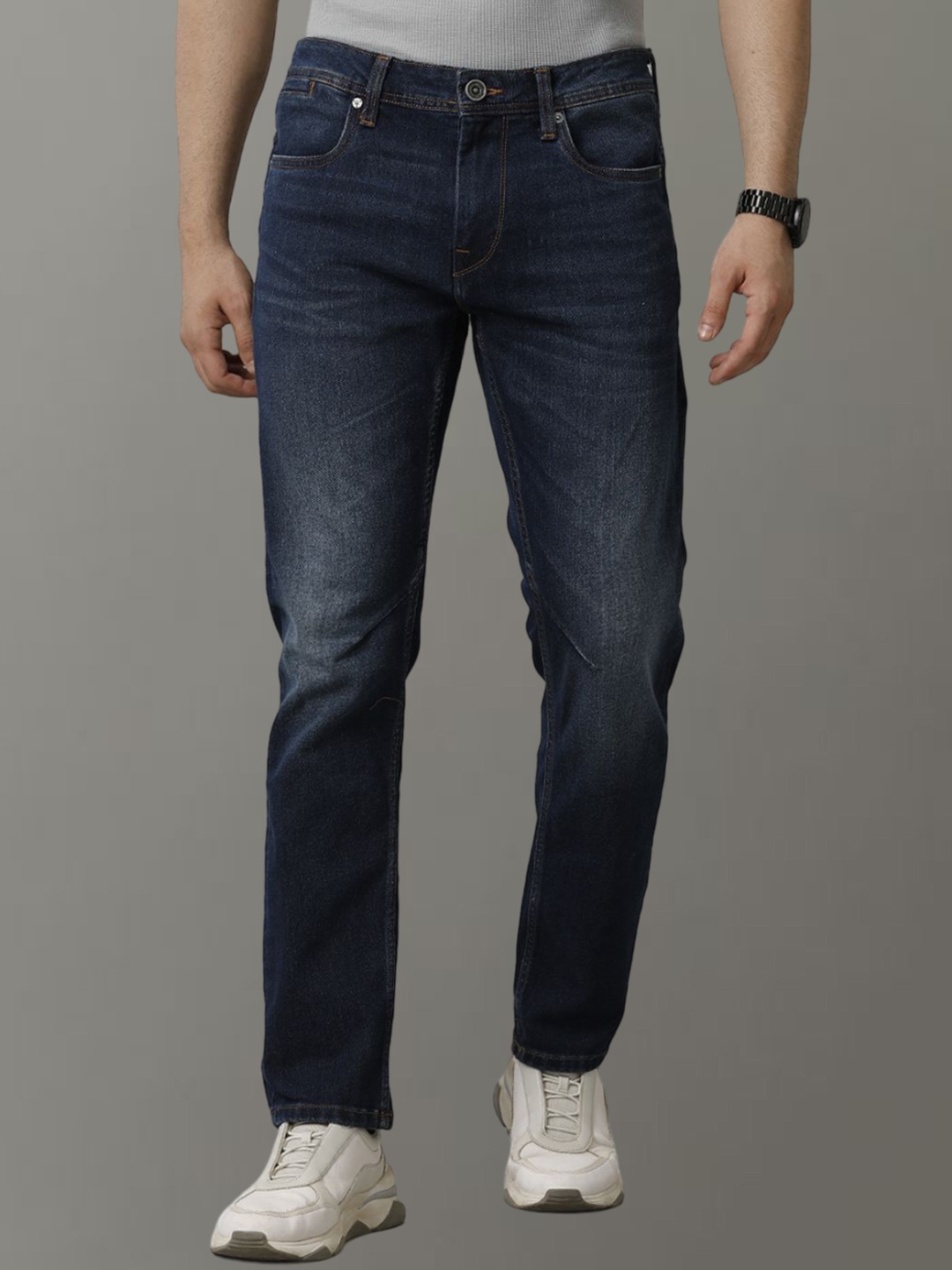 

Voi Jeans Men Mid-Rise Slim Fit Low Distress Light Fade Stretchable Jeans, Blue