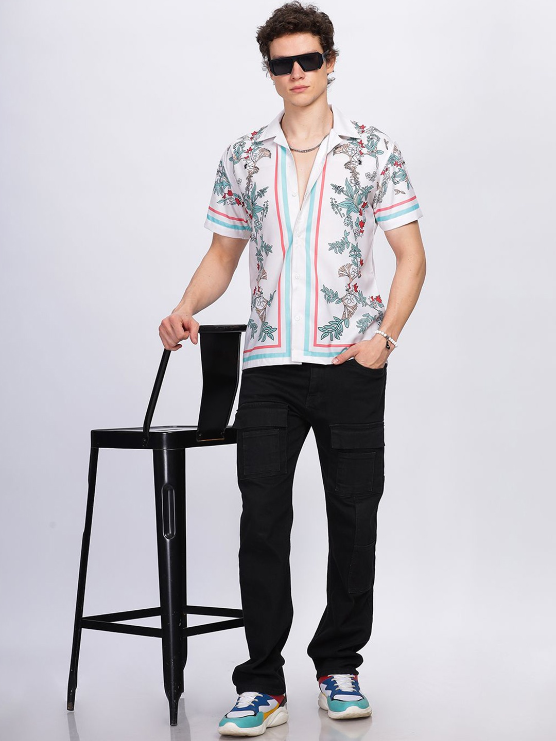 

Vestirio Men Relaxed Button-Down Collar Floral Printed Relaxed Fit Casual Shirt, White