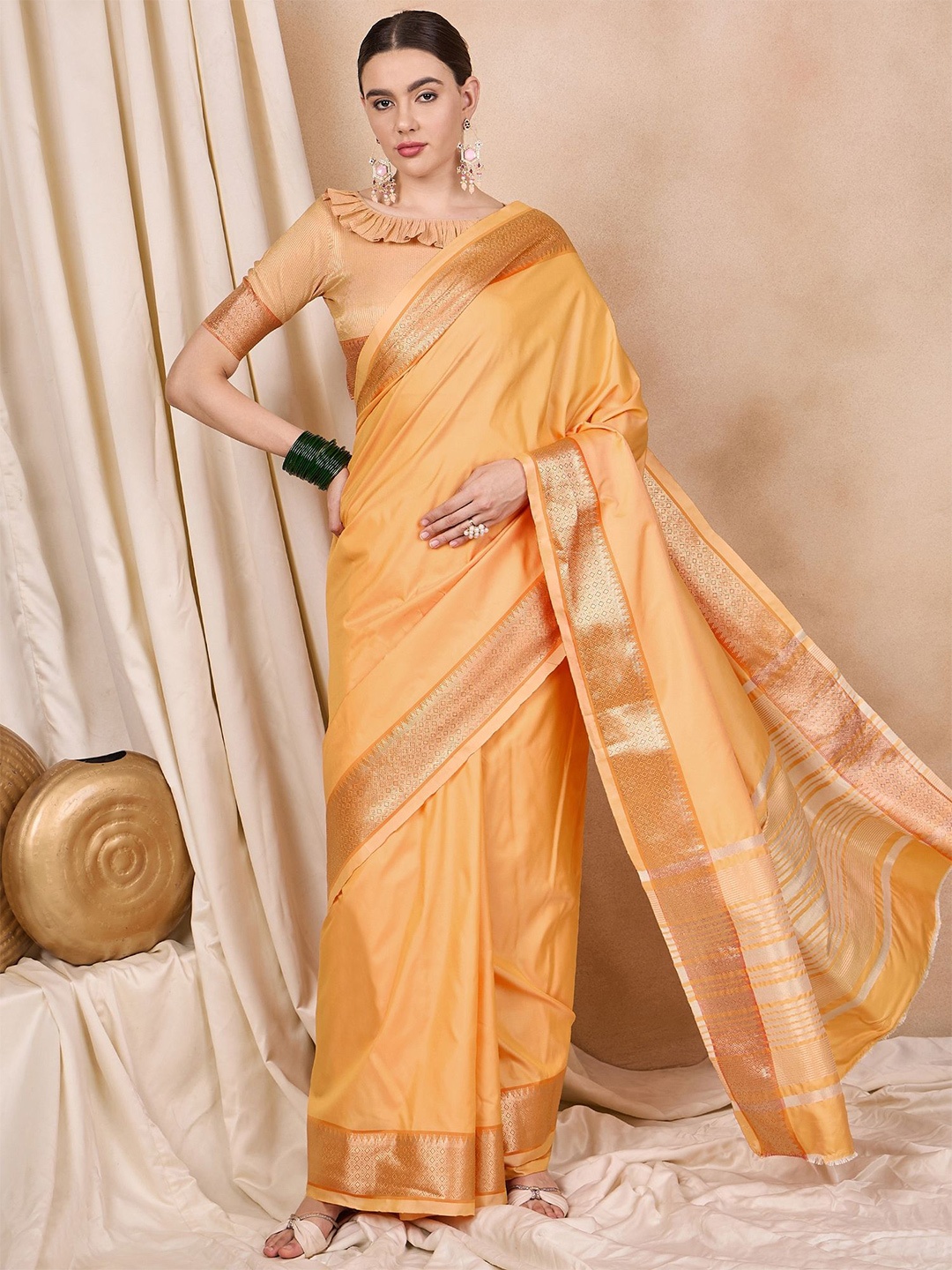 

KAVINDI Women's Cotton Silk Solid Print With Golden Woven Border Saree, Yellow