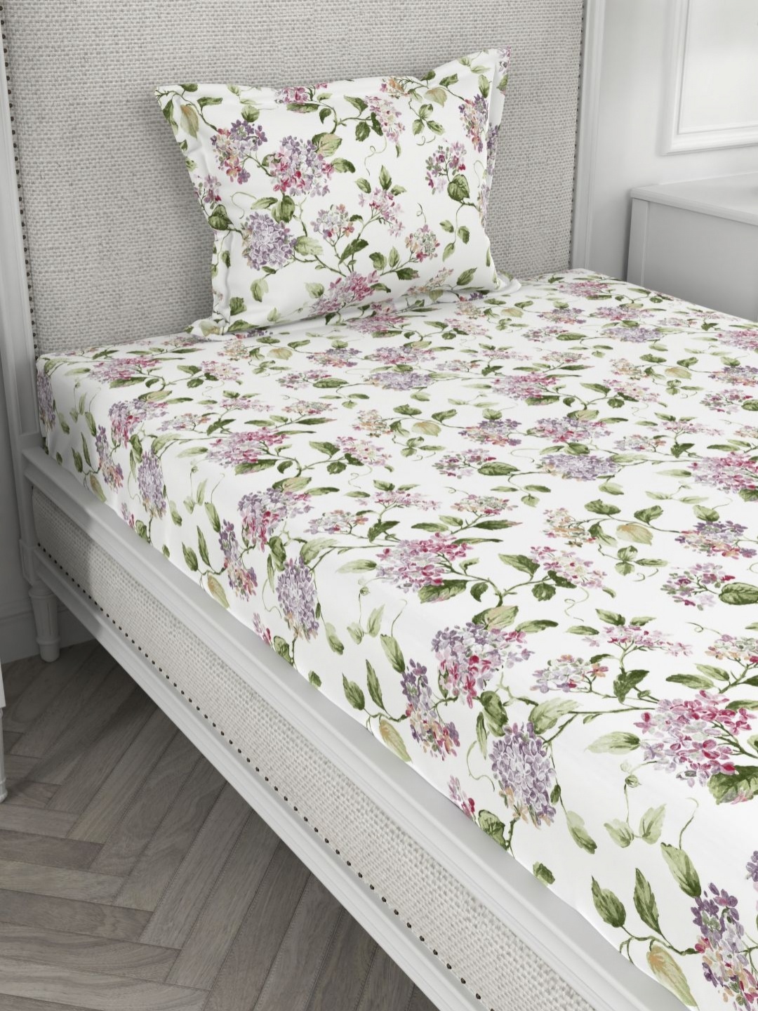 

Myntra Elegant Homes White & Green Floral 200 TC Single Bedsheet with 1 Pillow Covers