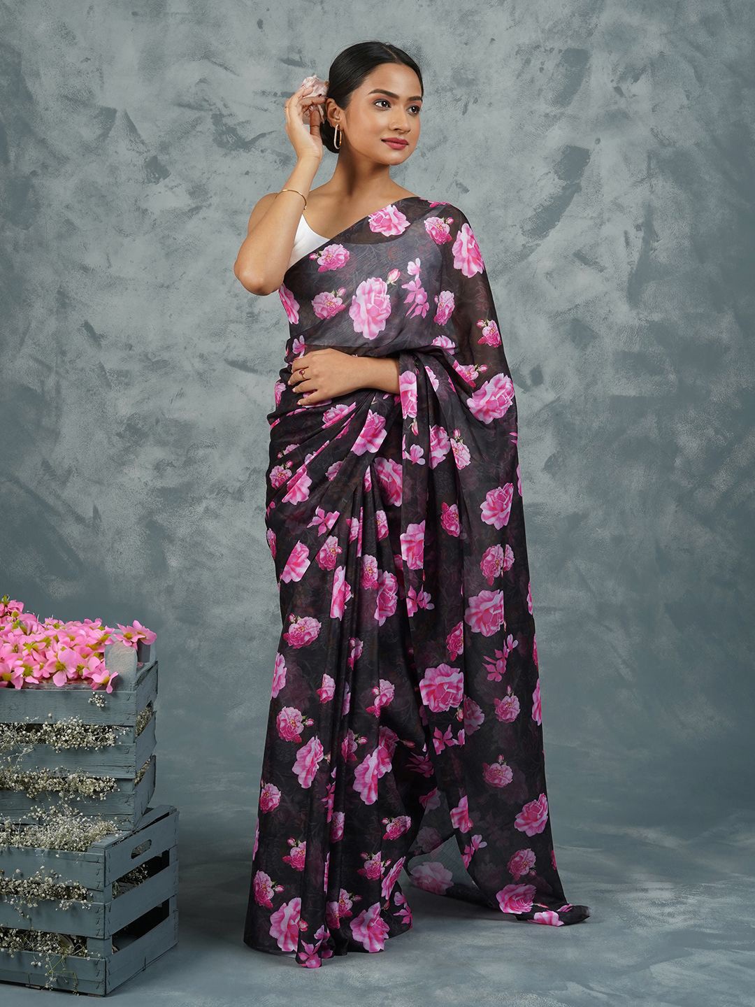 

TEEJH Floral Printed Saree With Blouse Piece, Black