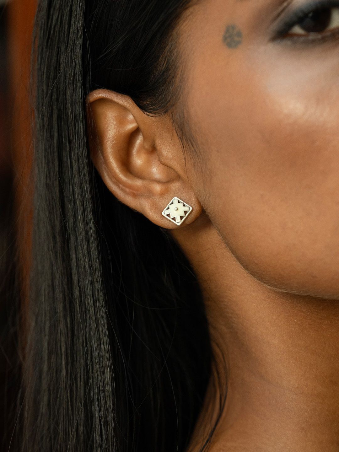 

SHAYA Contemporary Studs Earrings, Silver