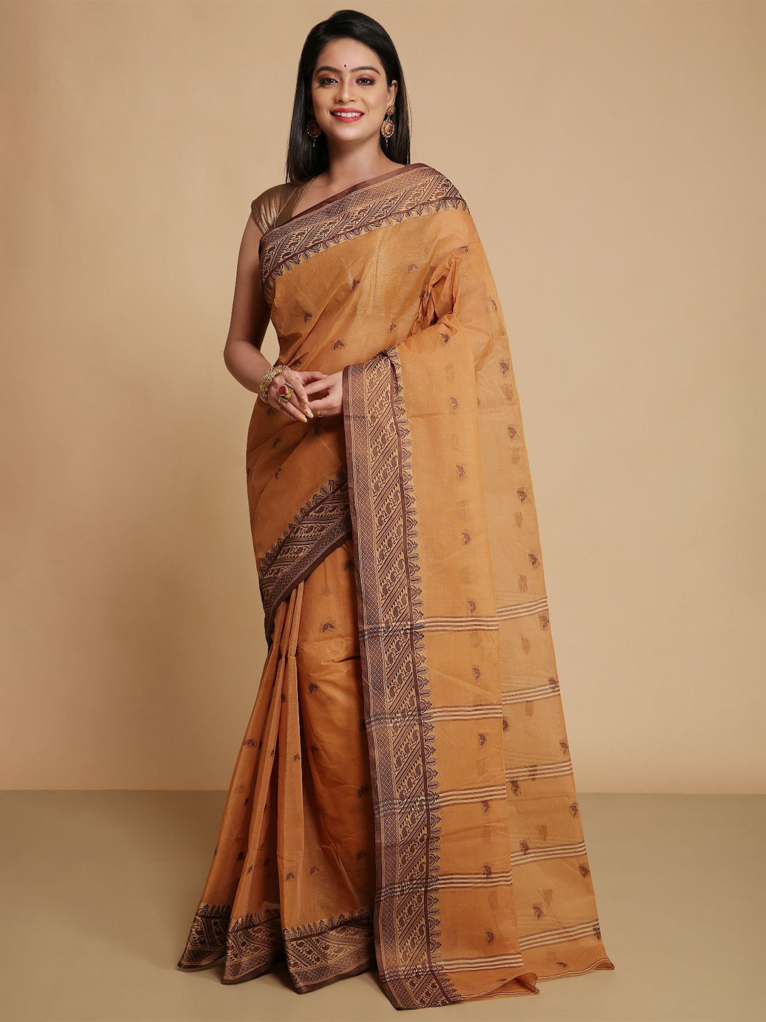 

WoodenTant Woven Design Pure Cotton Taant Saree, Brown