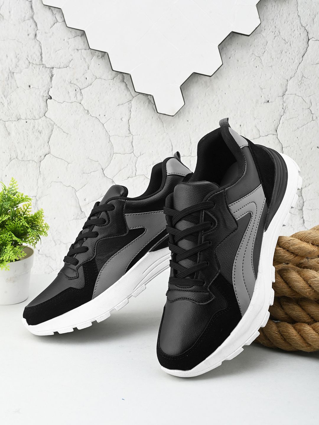 

The Roadster Lifestyle Co Colorblocked Sneakers, Black