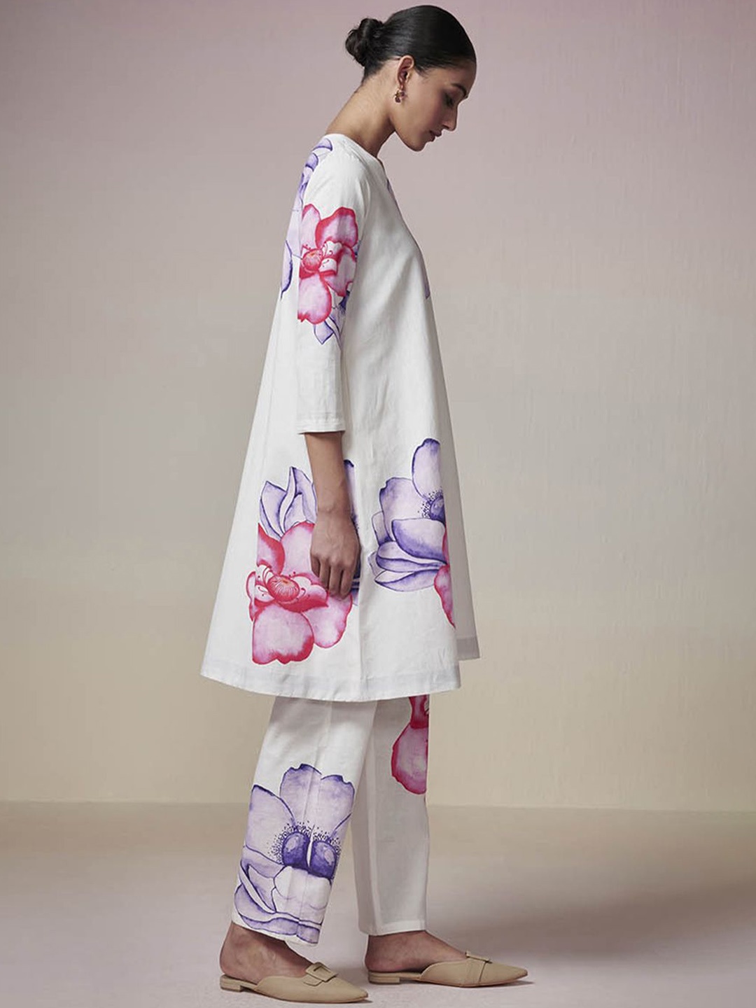 

Dressfolk Vaadi Floral Printed V Neck Tunic With Trouser, Off white