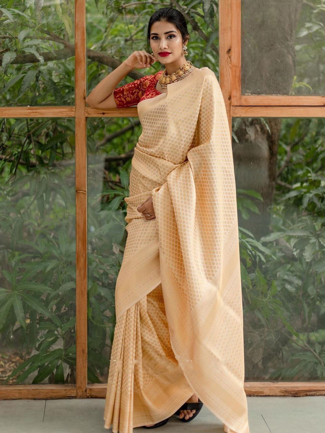 

revika Woven Design Pure Silk Kanjeevaram Saree, Cream