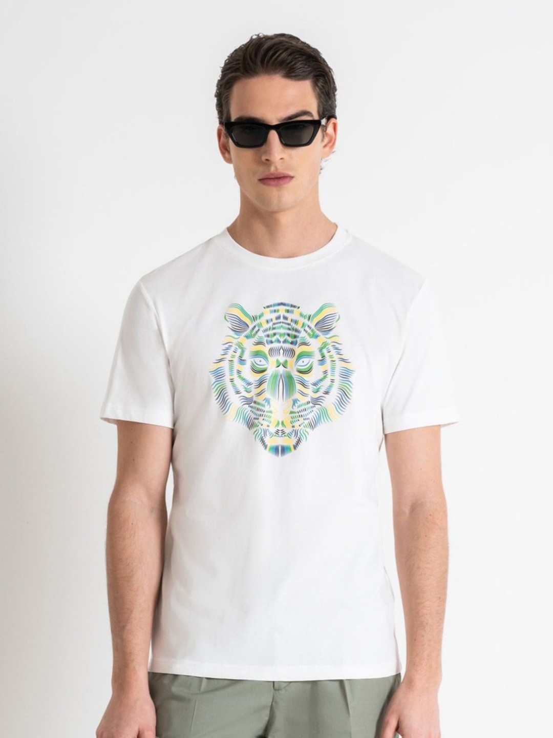 

Antony Morato Men Floral Printed Raw Edge Slim Fit T-shirt, Off white