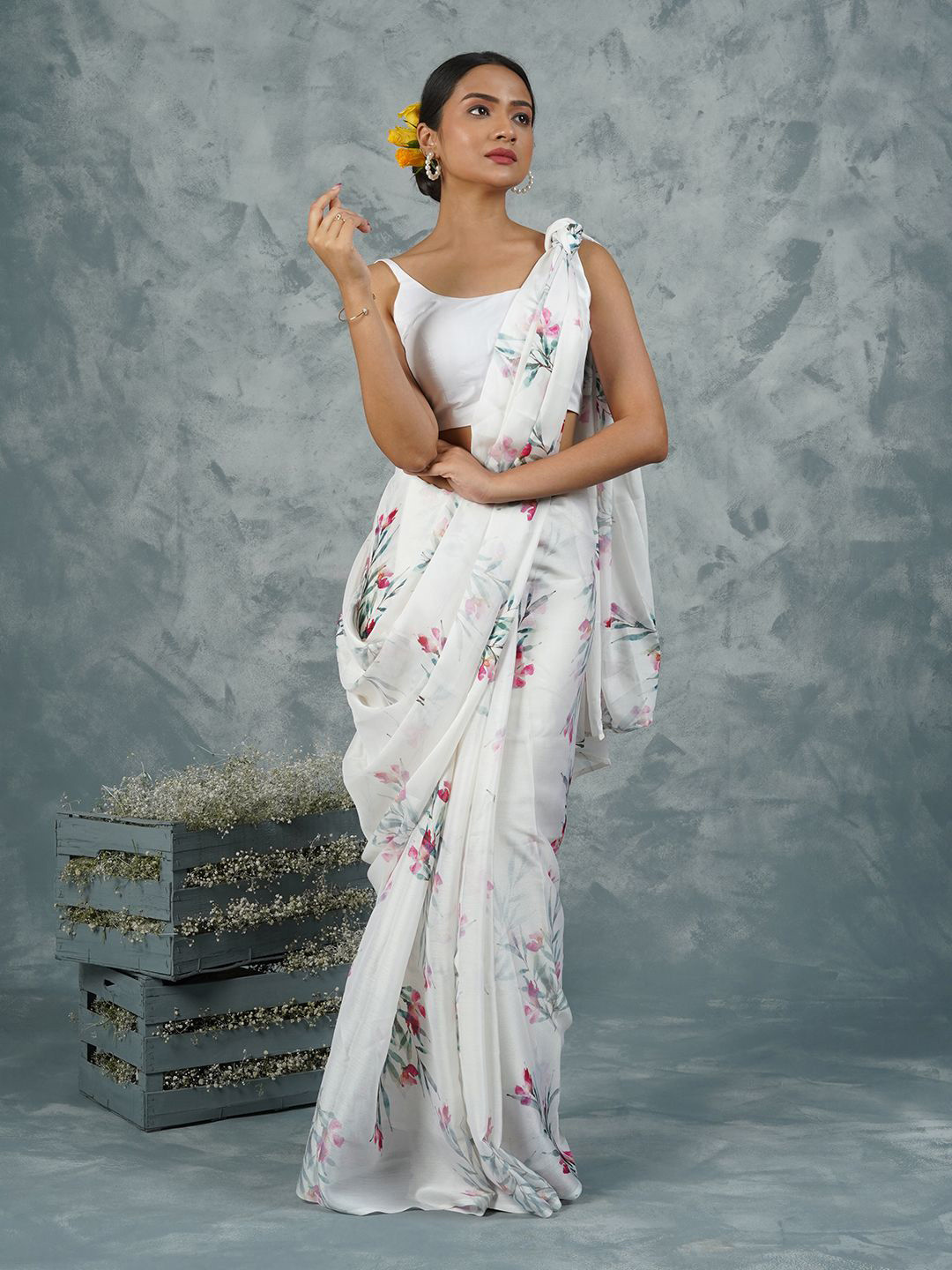 

TEEJH Floral Printed Saree With Blouse Piece, White