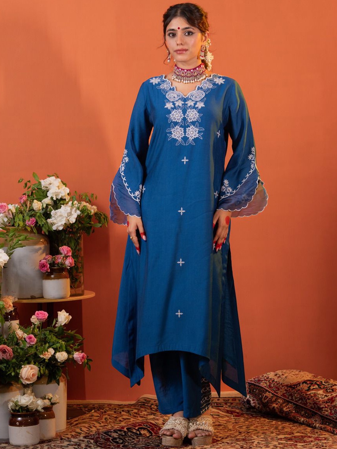 

HEEPOSH Floral Embroidered V-Neck Straight Kurta with Trousers & Dupatta, Blue