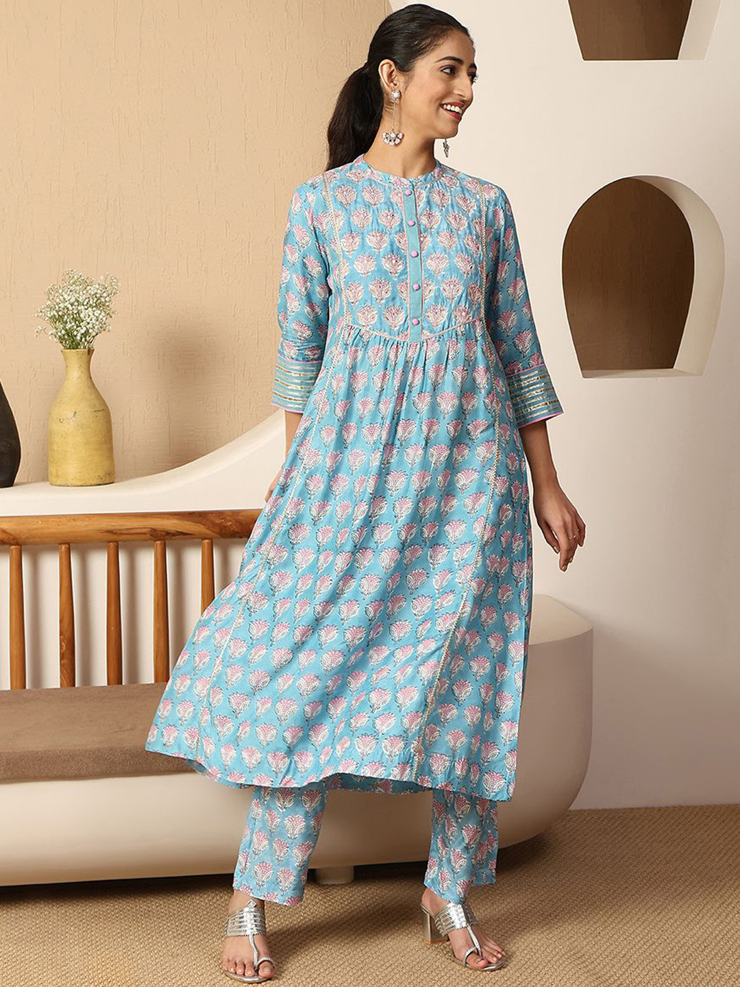 

Meena Bazaar Women Floral Printed Empire Sequinned Kurta with Trousers, Blue