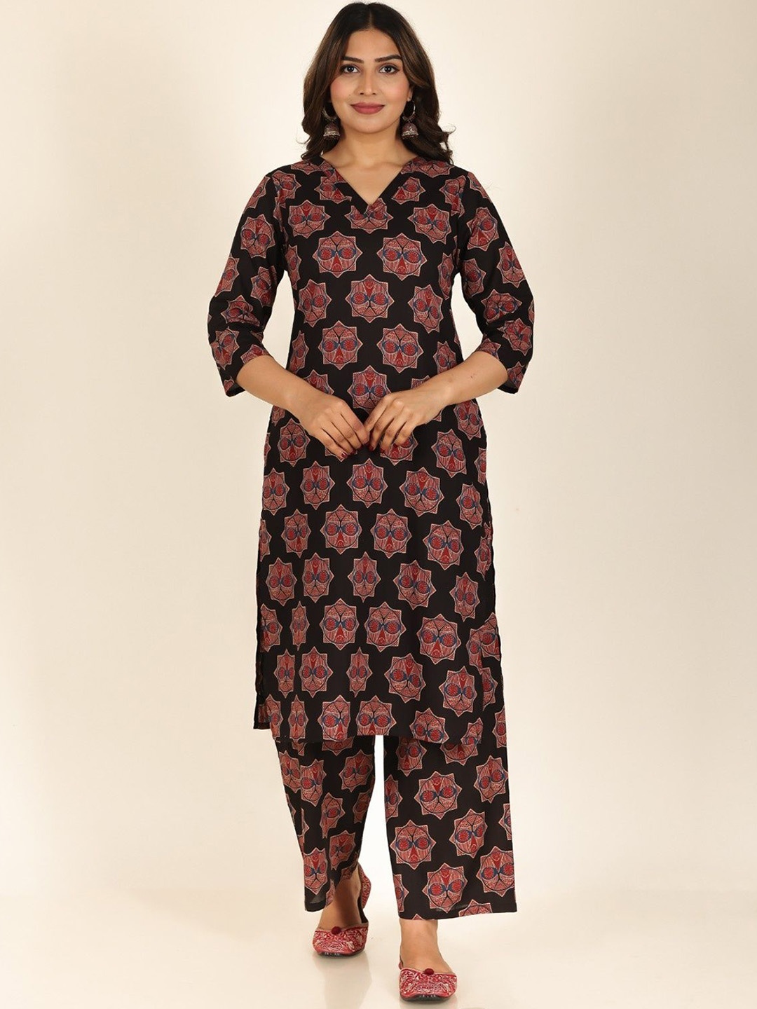 

Aramya Ethnic Motifs Printed Ajrakh Straight Pure Cotton Kurta With Palazzos, Black