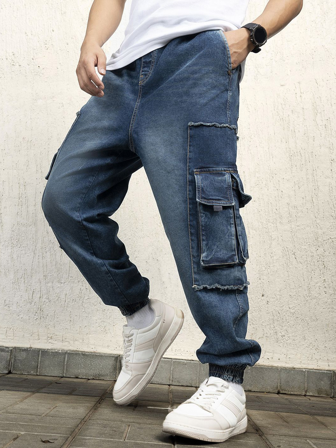 

Hubberholme Men Relaxed Fit Light Fade Pure Cotton Cargo Jeans, Blue