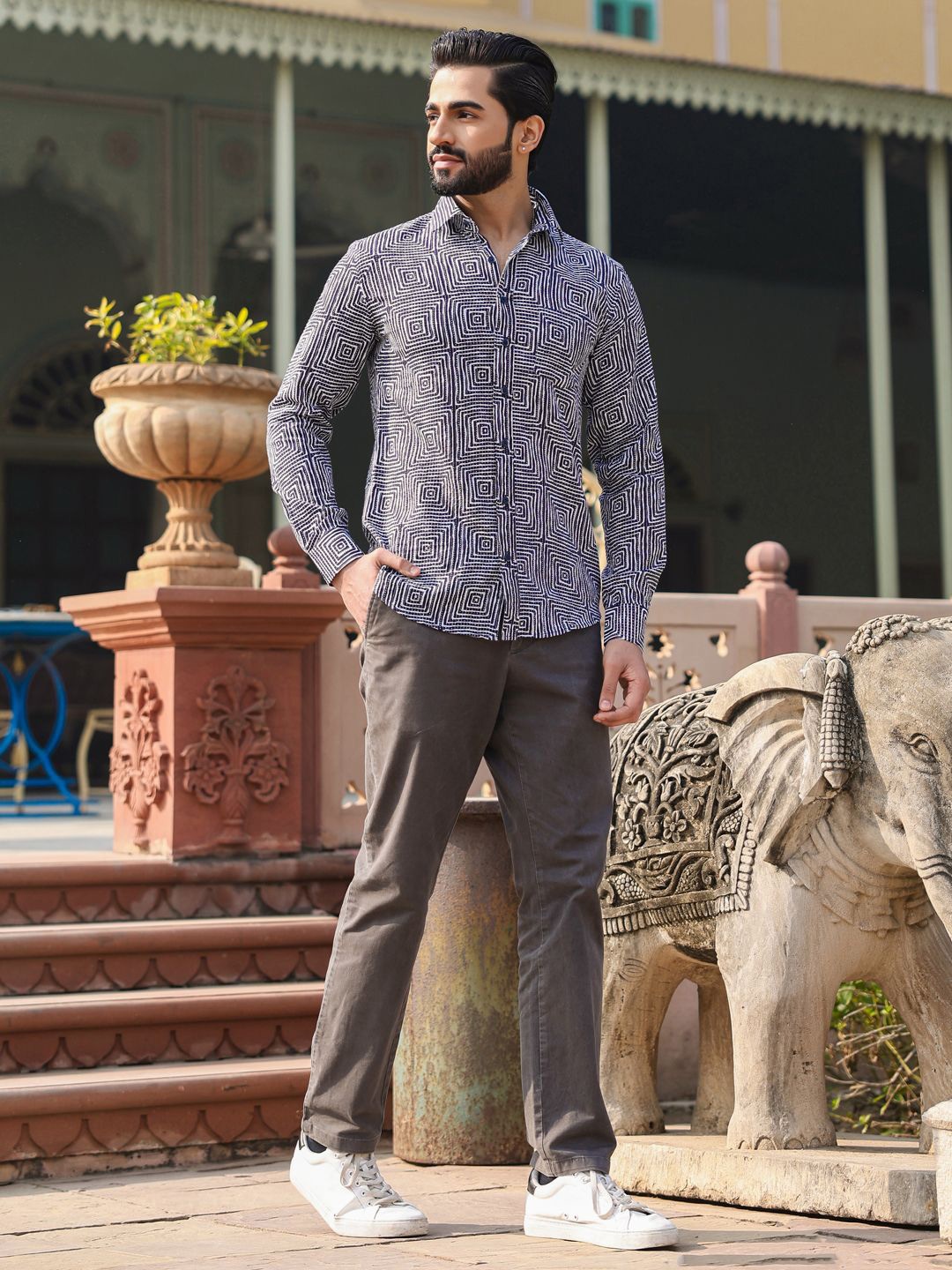 

SAY Men Straight Spread Collar Abstract Printed Cotton Casual Shirt, Blue
