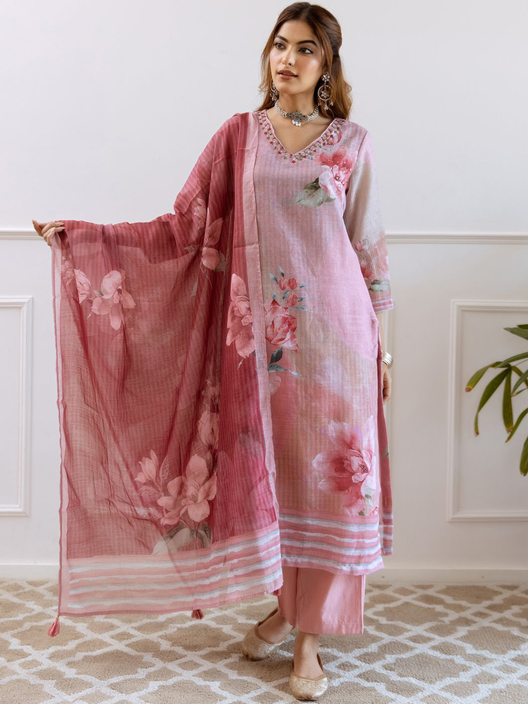 

FILO HEVIS Floral Printed V-Neck Pure Cotton Straight Kurta With Palazzos & Dupatta, Pink