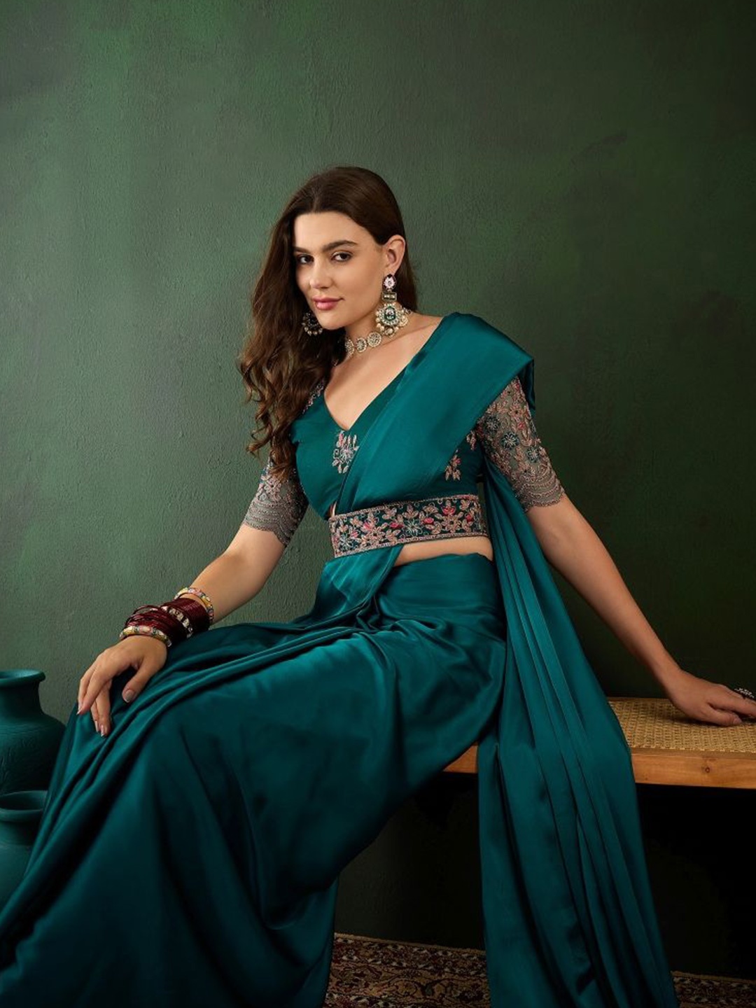 

Sangria Embroidered Solid Belted Saree, Green