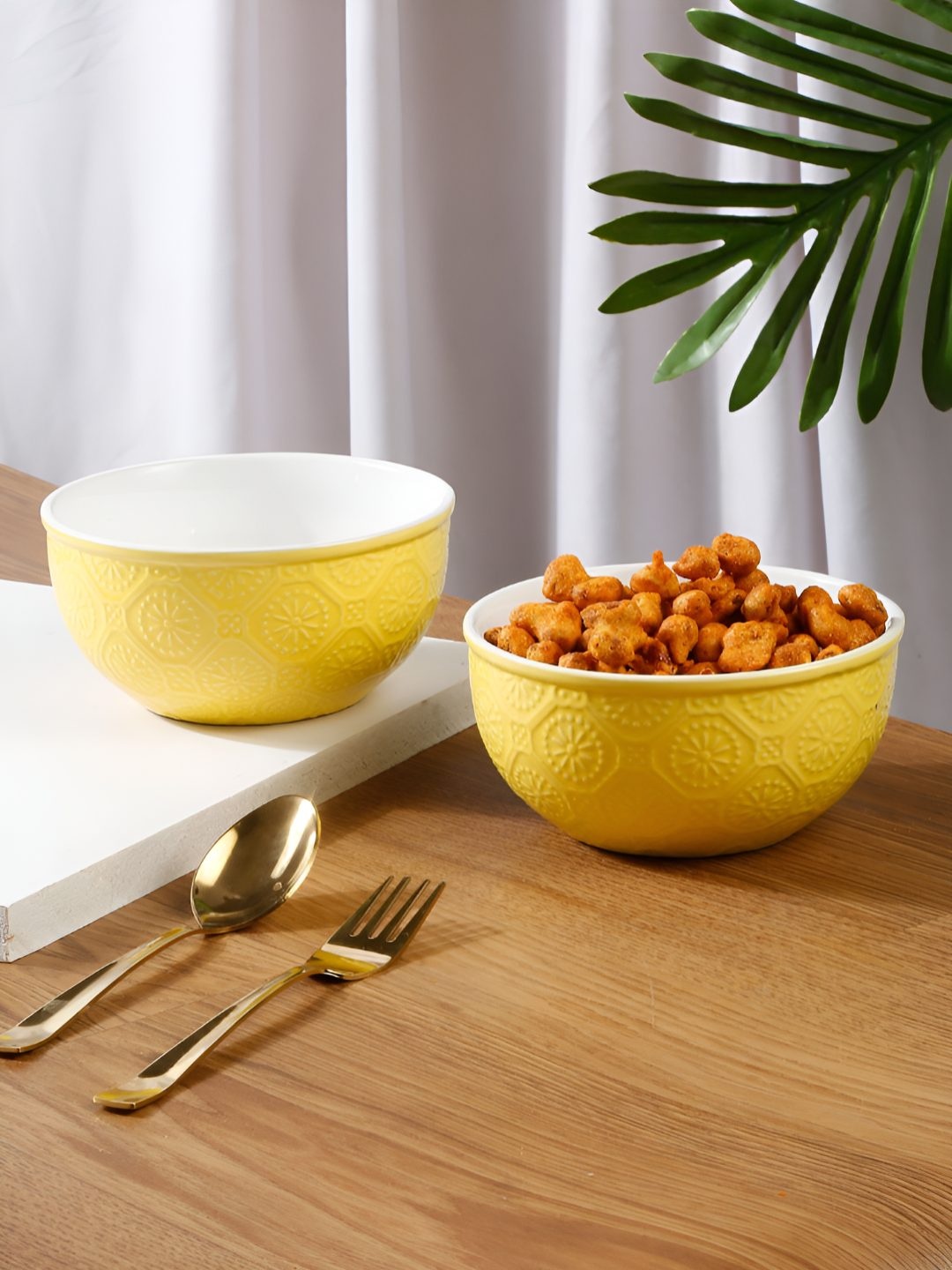 

Arrabi 2Pcs Yellow & White Textured Ceramic Serving Bowls