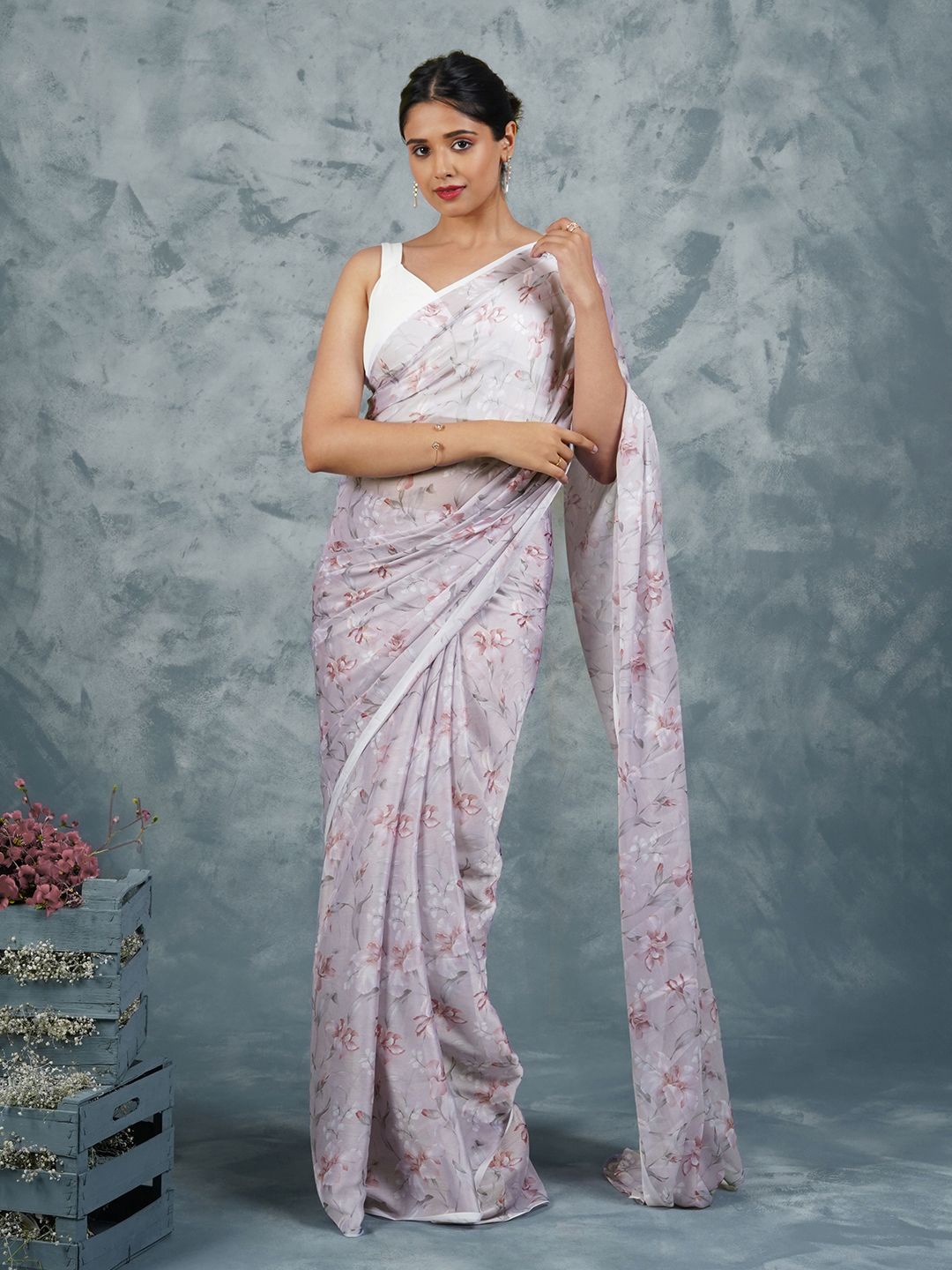 

TEEJH Floral Printed Saree With Blouse Piece, Grey