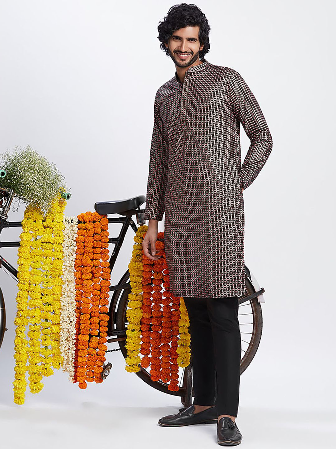 

Anouk Geometric Printed Mandarin Collar Regular Straight Kurta With Trousers, Black