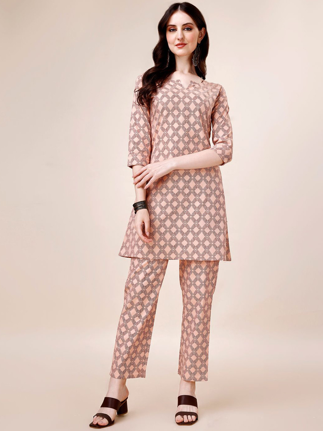 

Growdamy Women Ethnic Motifs Printed Regular Kurta with Palazzos, Peach