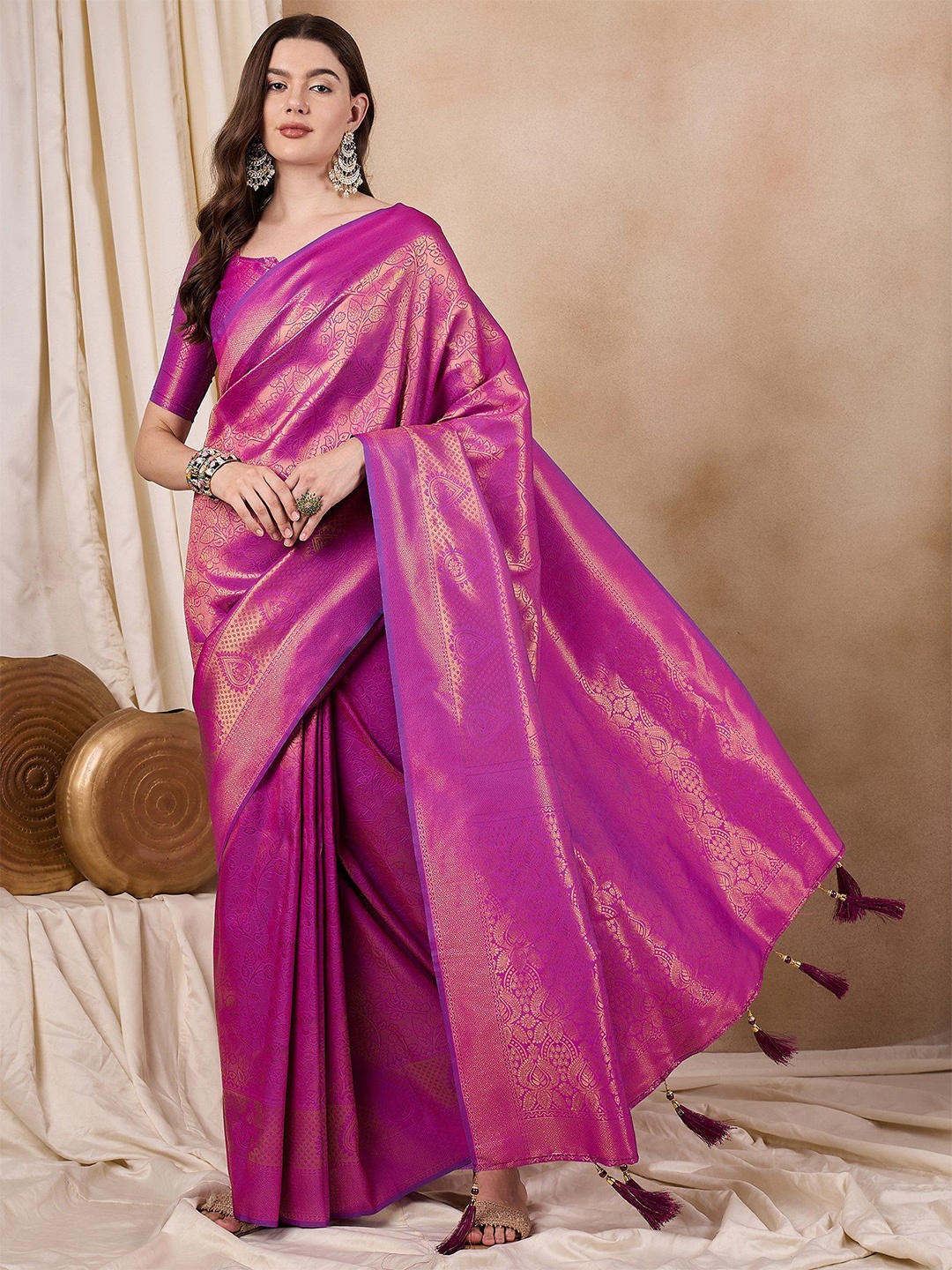 

KAVINDI Woven Design Zari Pure Silk Kanjeevaram Saree, Magenta