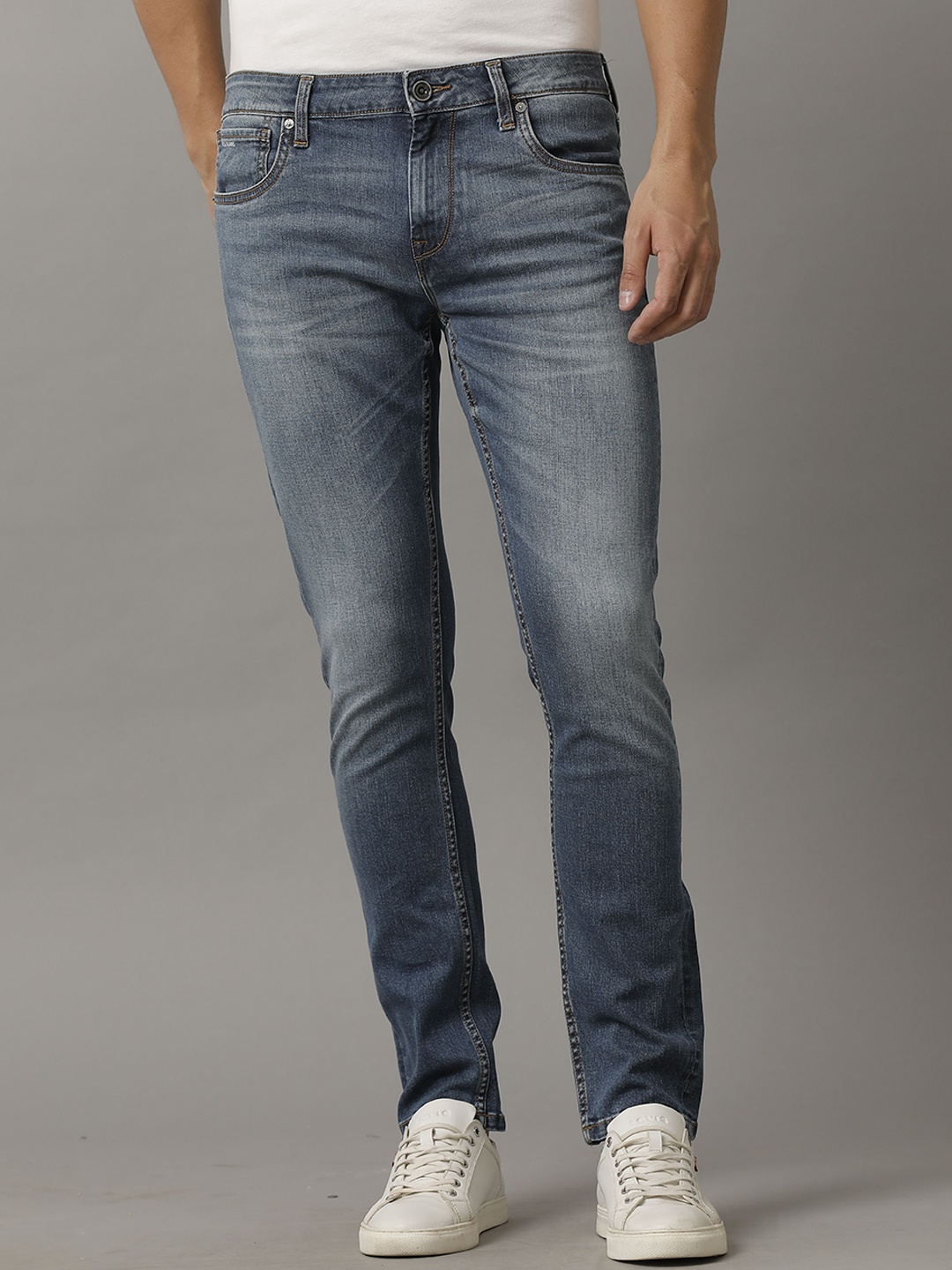 

Voi Jeans Men Skinny Fit Light Fade Stretchable Jeans, Black