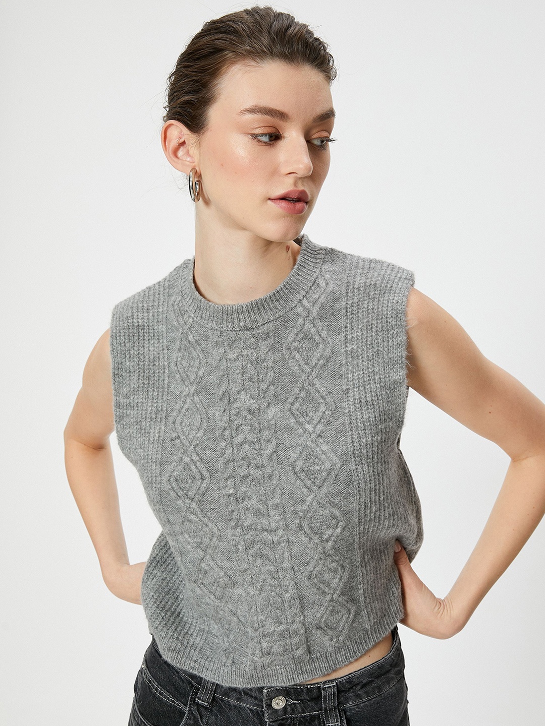 

Koton Geometric Sleeveless Round Neck Pullover Sweater, Grey