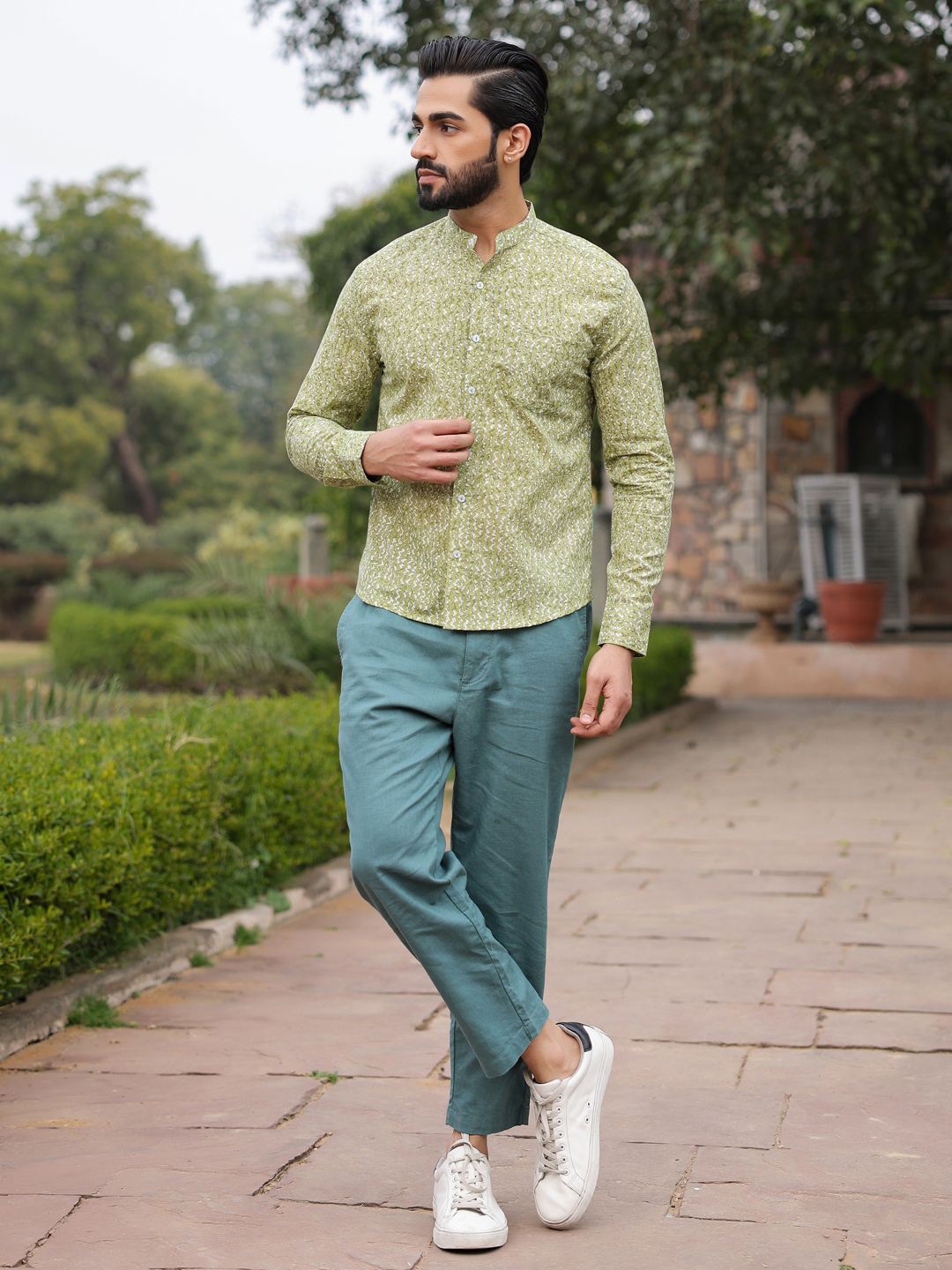 

SAY Men Straight Vertical Striped Cotton Casual Shirt, Green