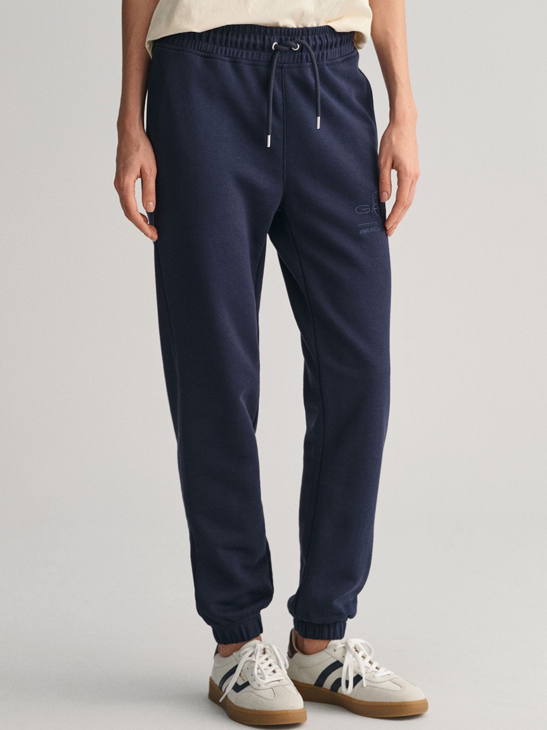 

GANT Women Mid-Rise Relaxed Fit Joggers, Blue