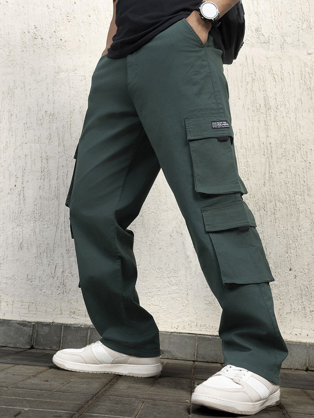 

Hubberholme Men Mid-Rise Loose Fit Cargos Trousers, Green