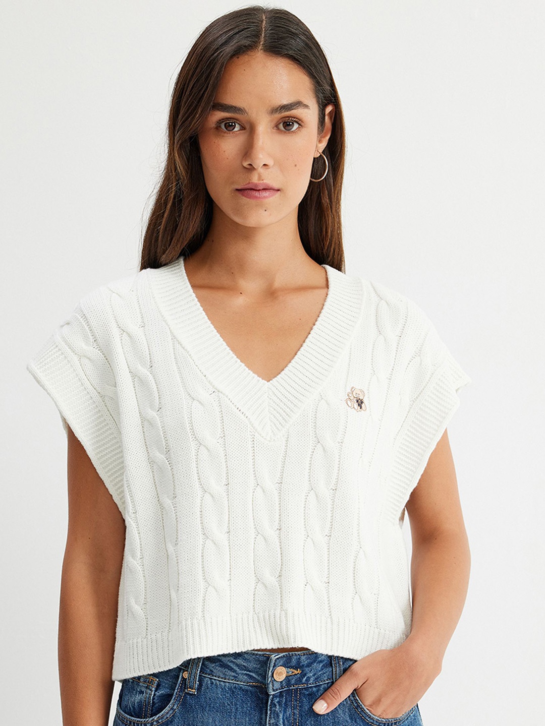 

Koton Ribbed V-Neck Sleeveless Pullover Sweater, White