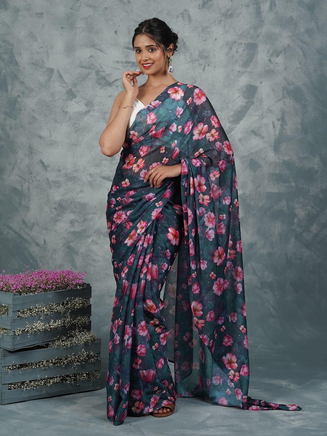 

TEEJH Floral Printed Saree With Blouse Piece, Teal