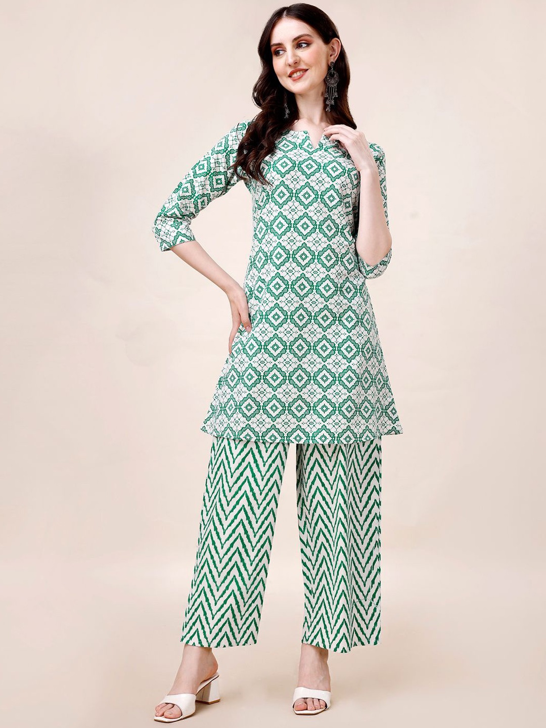 

Growdamy Women Ethnic Motifs Printed Regular Kurta with Palazzos, Green