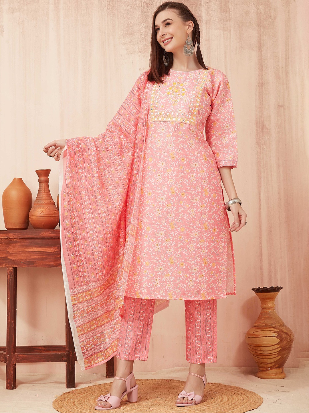 

TRAHIMAM Floral Printed Regular Straight Kurta with Trousers & With Dupatta, Pink