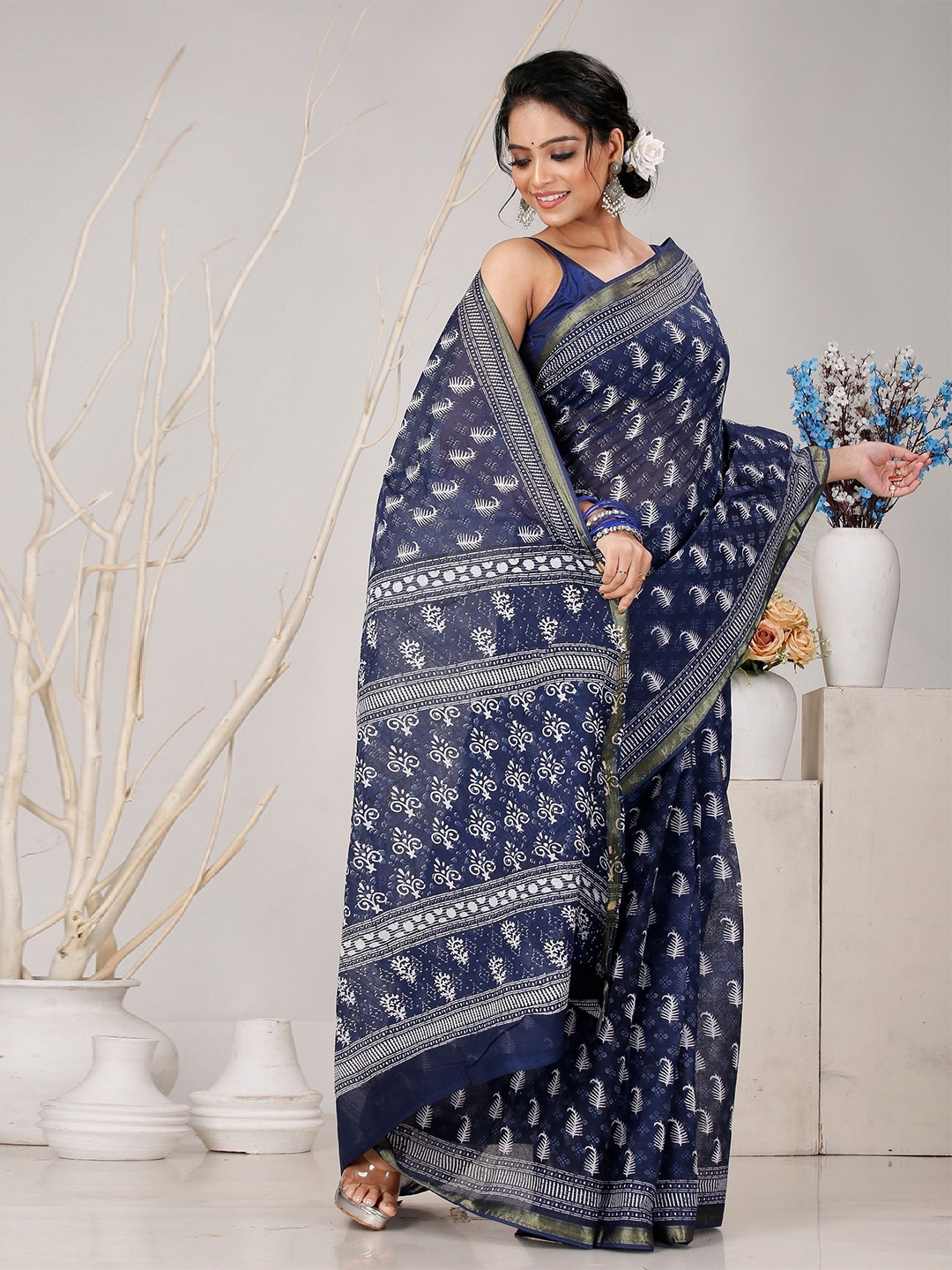 

PuJoy Ethnic Motifs Zari Pure Cotton Taant Saree, Blue