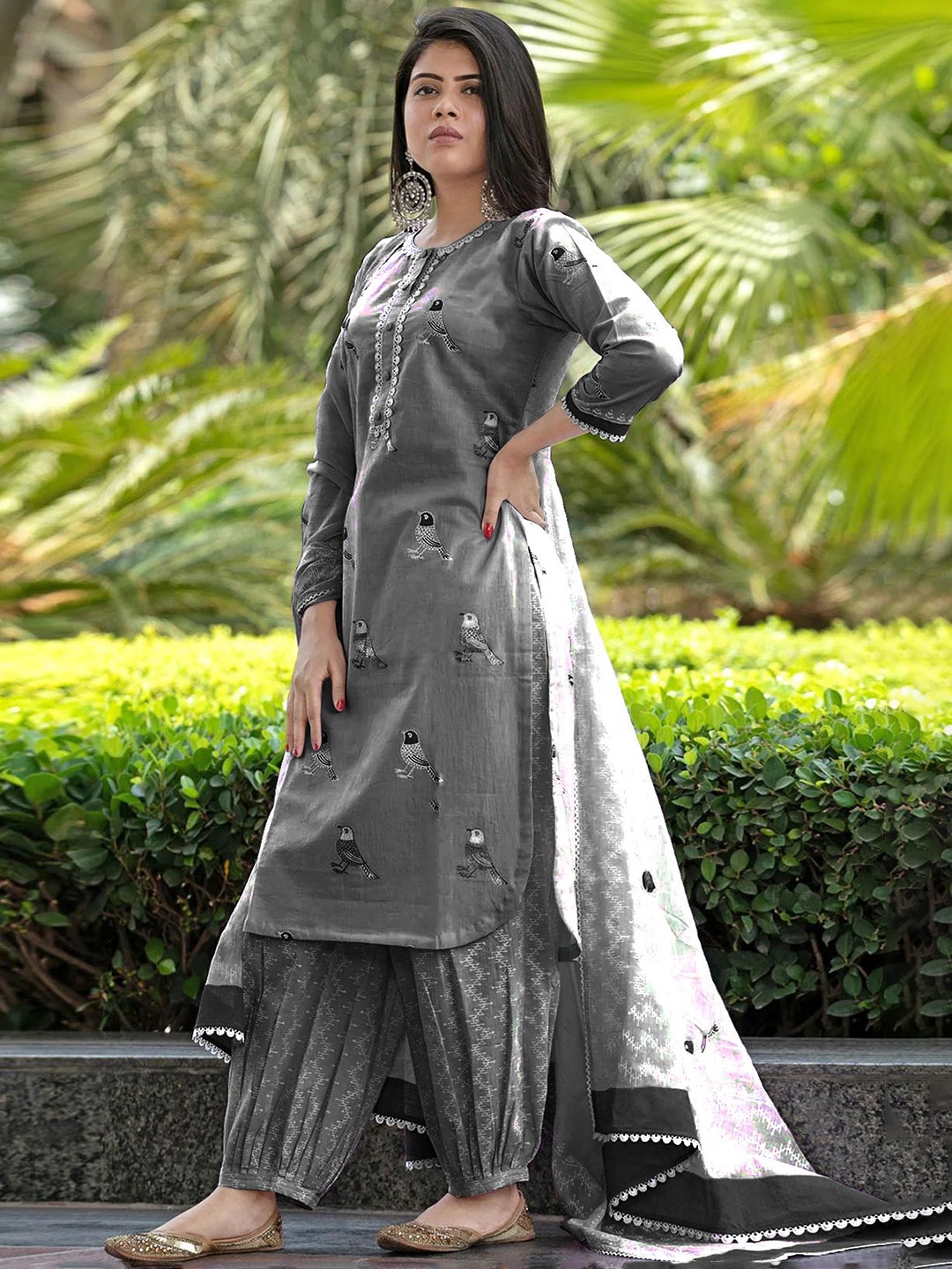 

GoSriKi Women Ethnic Motifs Printed Regular Thread Work Kurta with Salwar & With Dupatta, Grey