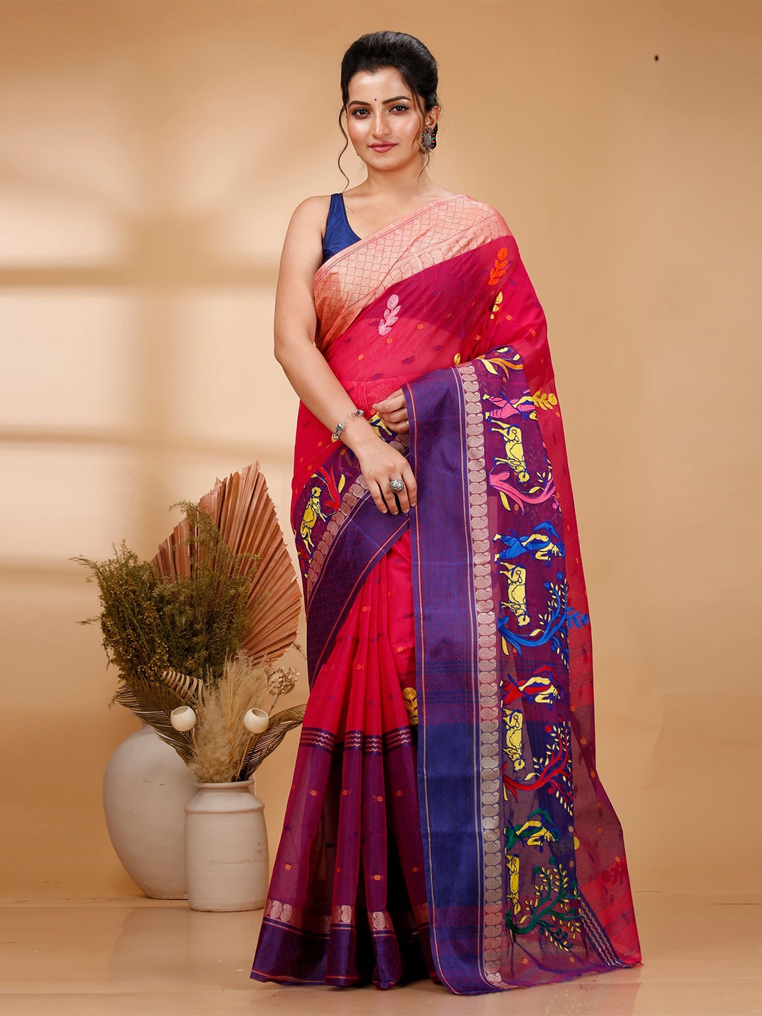 

DipDiya Ethnic Motifs Embroidered Pure Cotton Taant Saree, Red