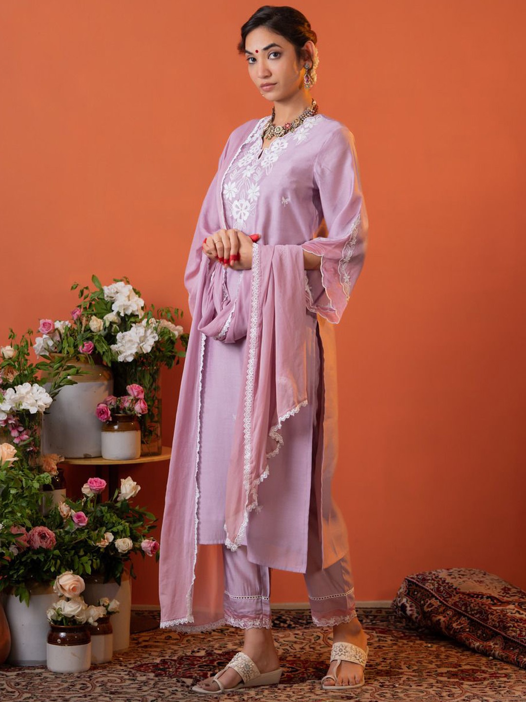 

HEEPOSH Floral Embroidered V-Neck Straight Kurta with Trousers & Dupatta, Lavender