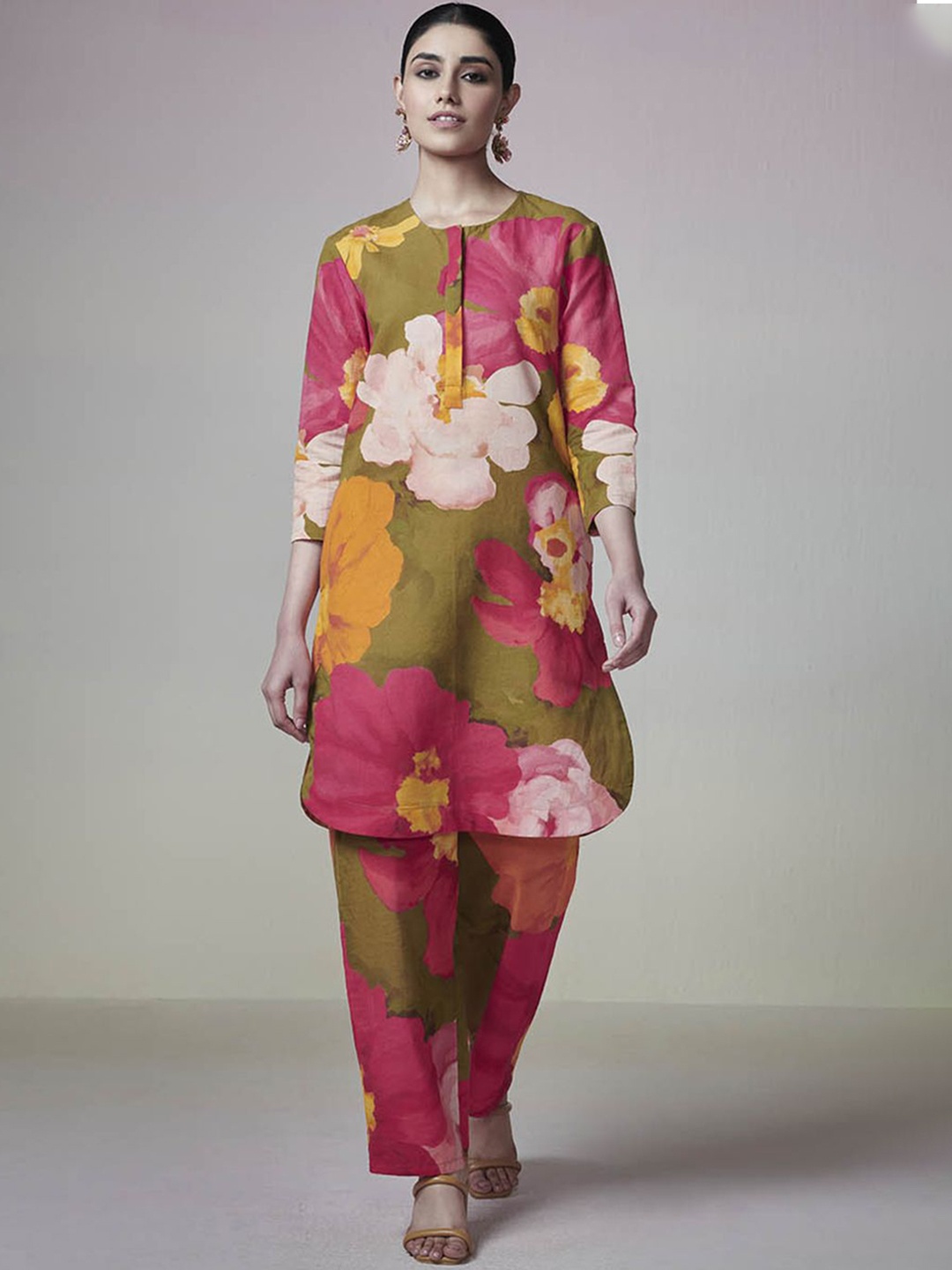 

Dressfolk Petal Printed Round Neck Tunic & Trouser, Olive