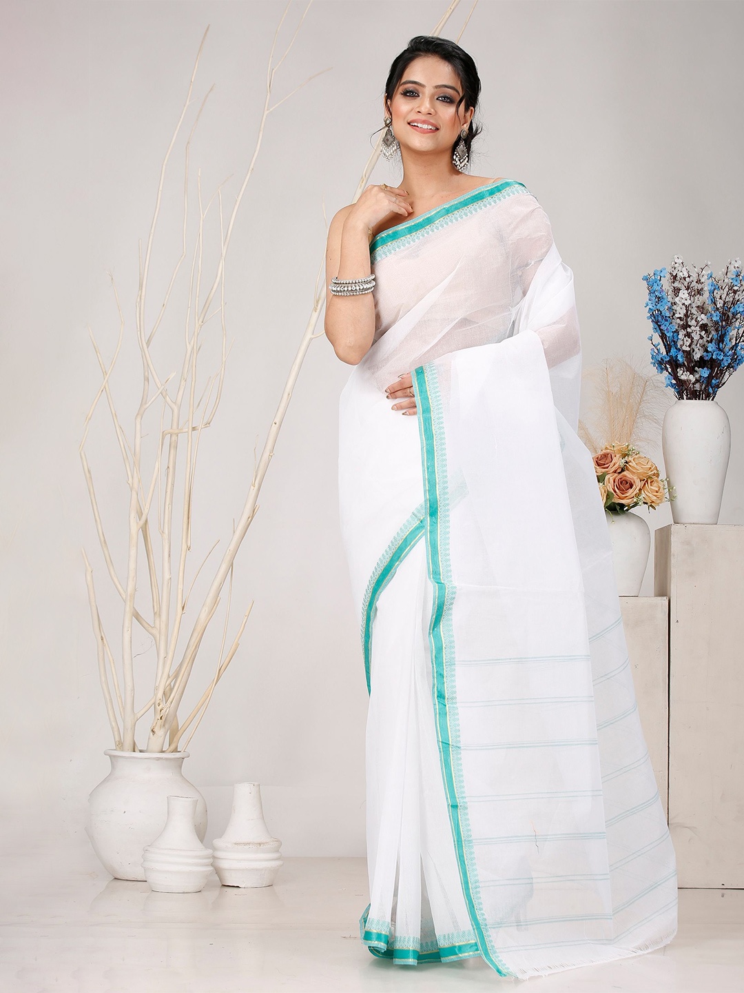 

DipDiya Solid Pure Cotton Taant Saree, White