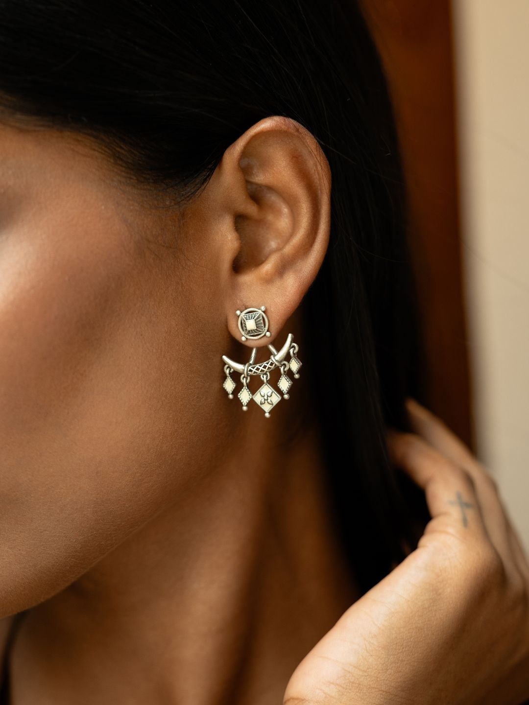 

SHAYA Contemporary Studs Earrings, Silver
