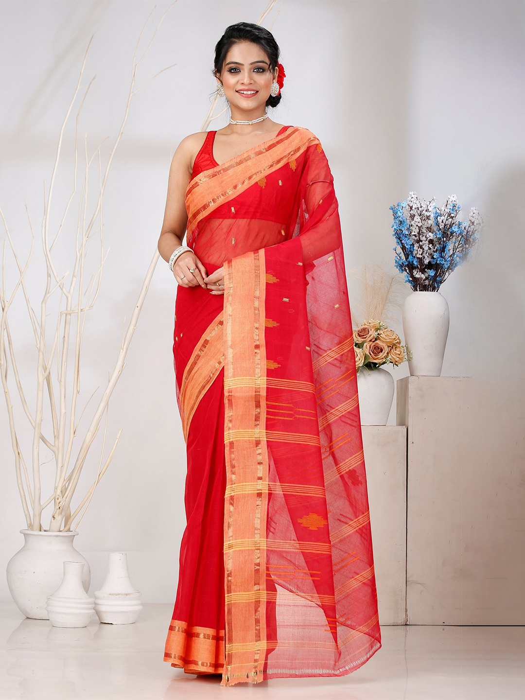 

DipDiya Woven Design Pure Cotton Taant Saree, Red