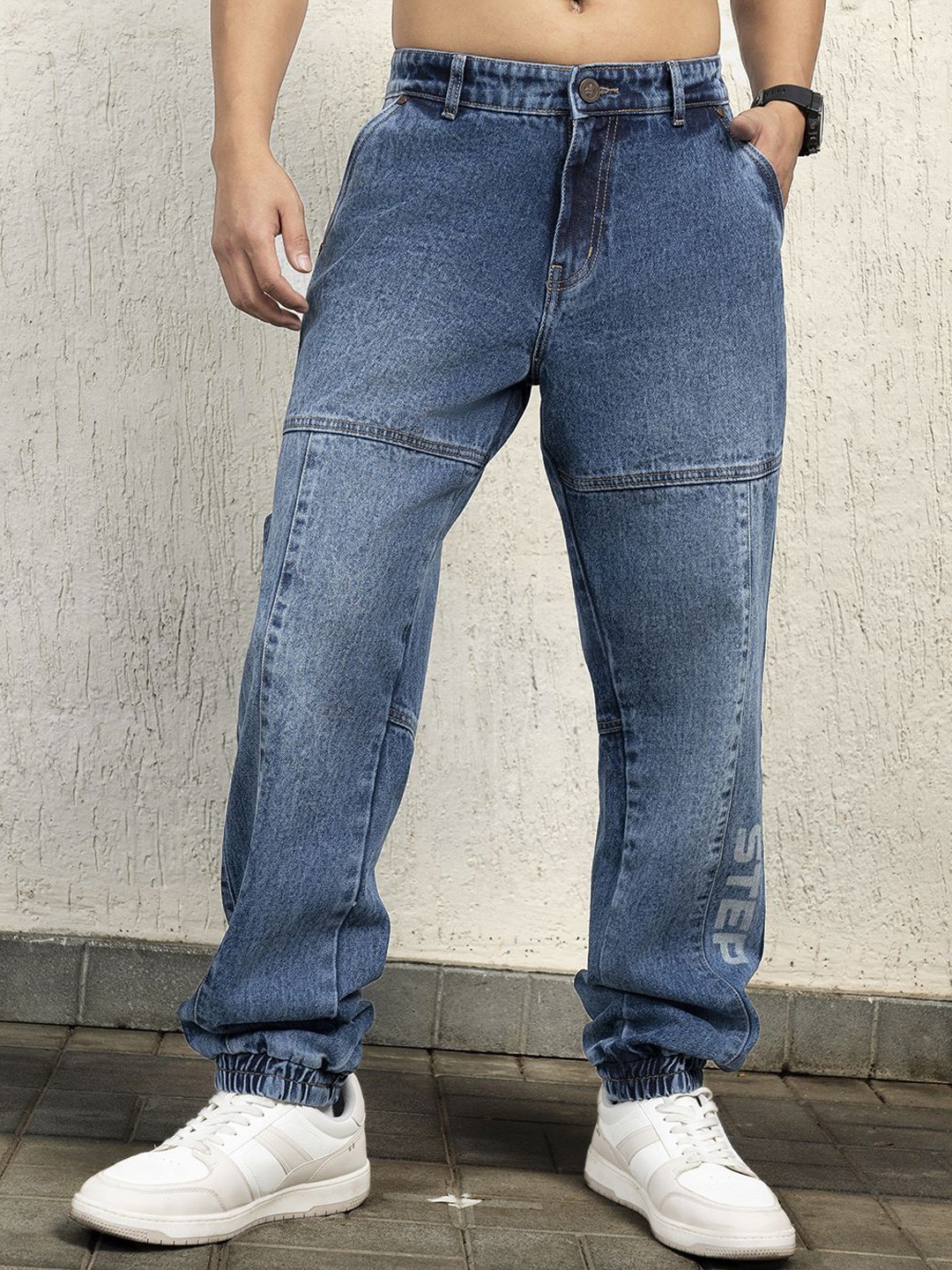 

Hubberholme Men Relaxed Fit Light Fade Jeans, Blue