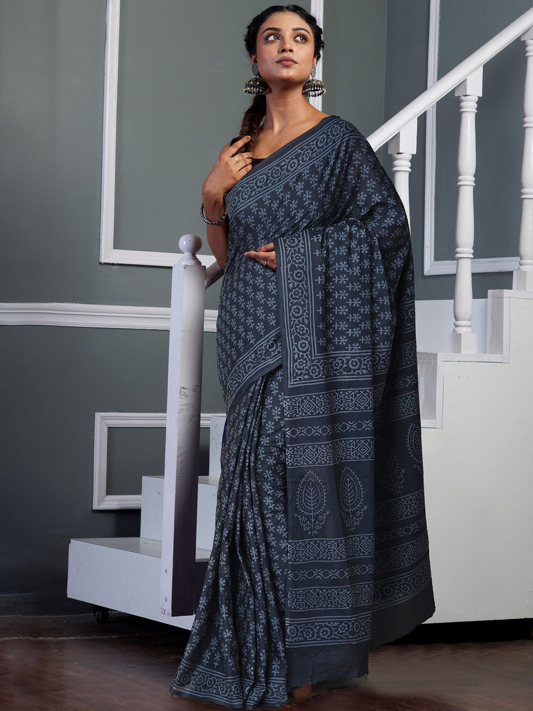 

Unnati Silks Printed Ethnic Motifs Pure Cotton Handloom Block Print Saree, Grey