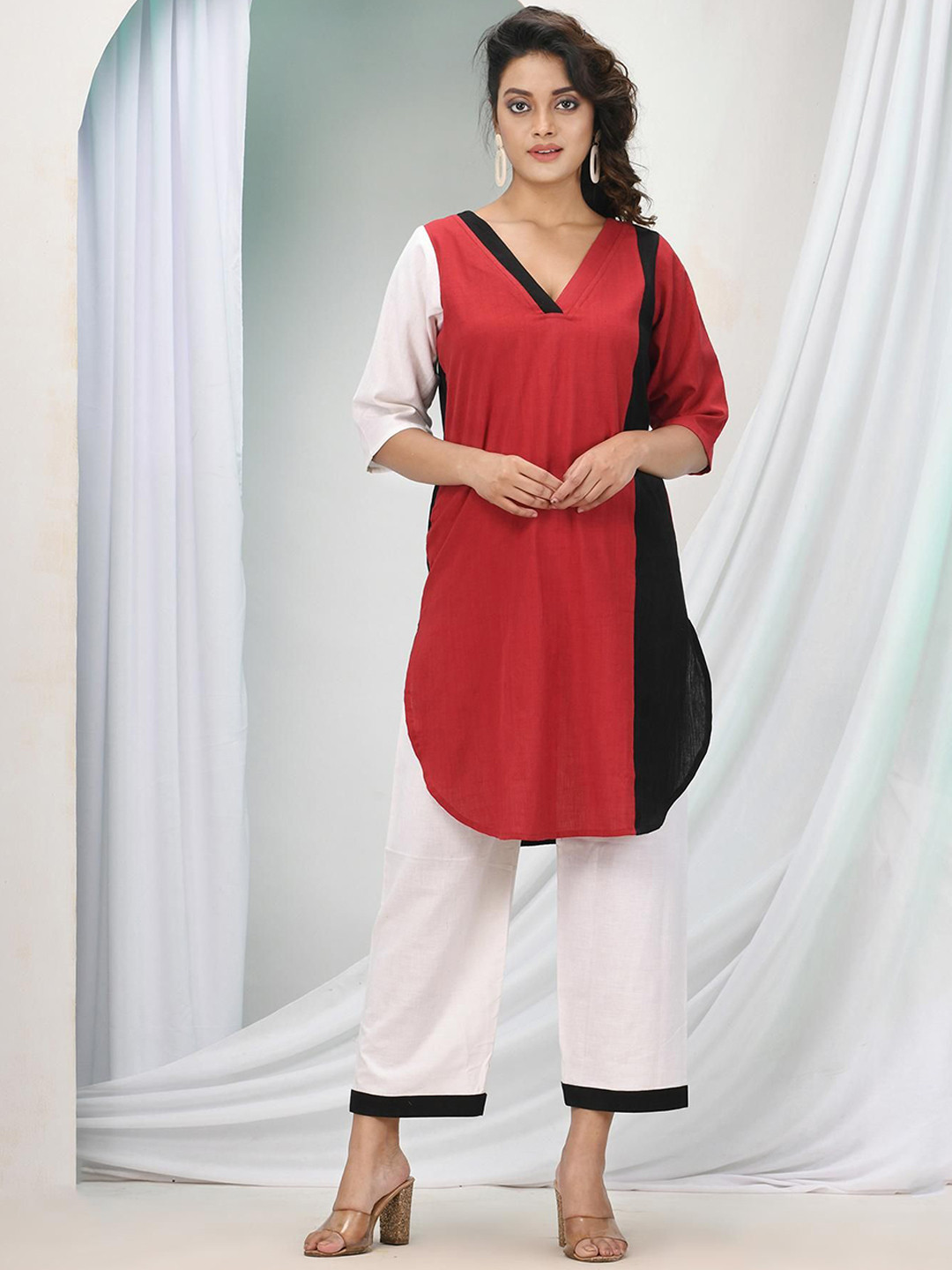 

Angoshobha Colourblocked Straight Pure Cotton Kurta with Trousers, Maroon
